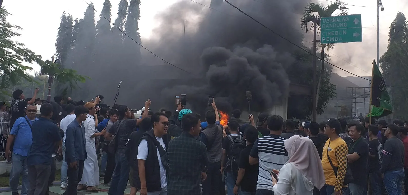 Demo Mahasiswa di Ciamis Sempat Memanas Bupati Temui Mahasiswa