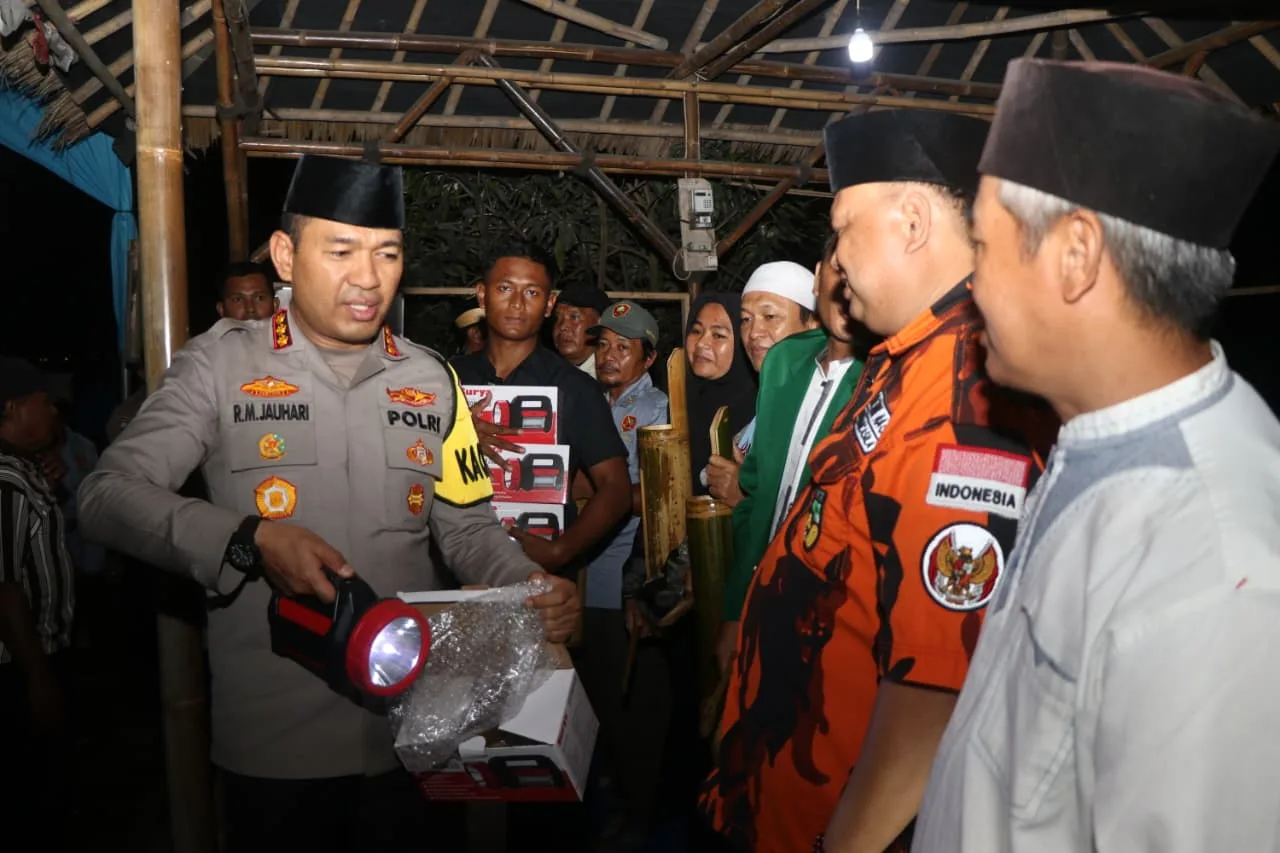 Ngopi Kamtibmas, Pembagian Sembako, Alat Kentongan dan Senter