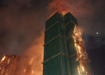 Kompleks apartemen di Hong Kong terbakar Puluhan Orang Meninggal