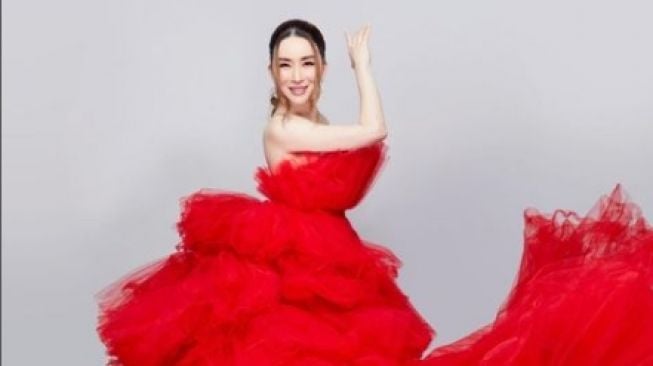 Pengadilan Thailand Terbitan Penangkapan Anne Jakkaphong Jakrajutatip Kasus Penipuan