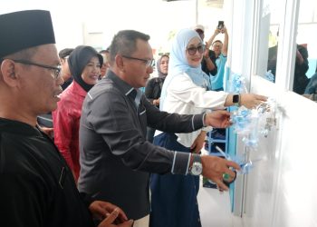 Ketua Komisi B Hamzah Saat Meresmikan SPPG di Kelurahan Cimpaeun