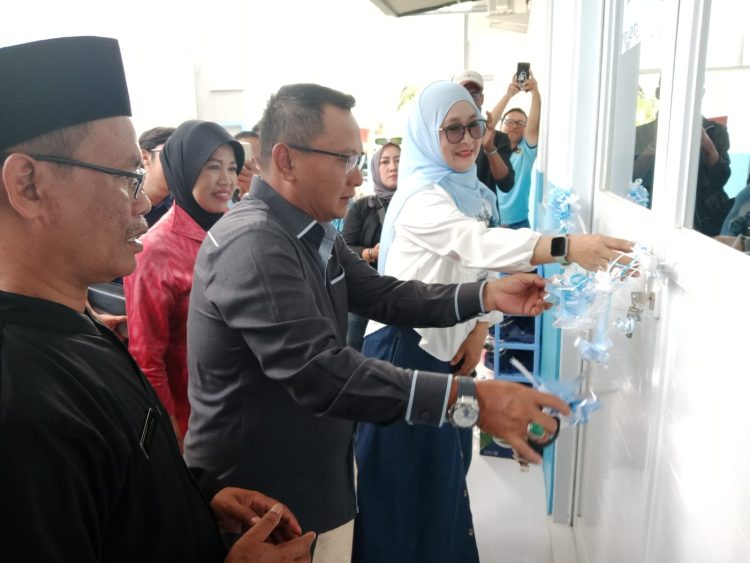 Ketua Komisi B Hamzah Saat Meresmikan SPPG di Kelurahan Cimpaeun