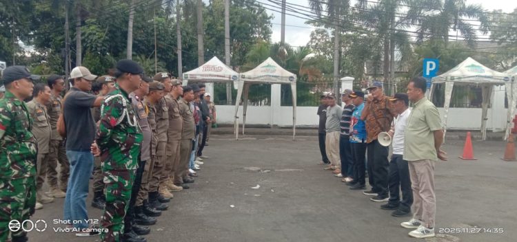 Kolaborasi PT. TNG Dan Soni Creative And Friends Warga Setempat untuk Tertibkan Pedagang di Jalur Evakuasi