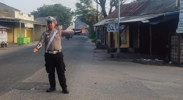 POLSEK KRONJO GELAR STRONG POINT Ngatur LALIN
