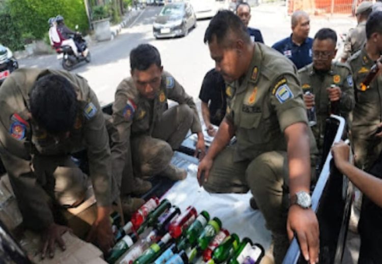 Satpol PP Kota Bandung Gelar Operasi Penertiban Obat Type G dan Miras 