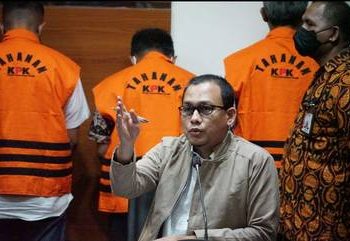 KPK umumkan dan tahan tersangka ke-18 dan ke-19 kasus DJKA Kemenhub
