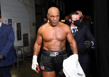 Mike Tyson sebut Paul bisa andalkan kekuatan pukulan hentikan Joshua