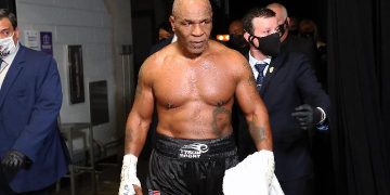 Mike Tyson sebut Paul bisa andalkan kekuatan pukulan hentikan Joshua
