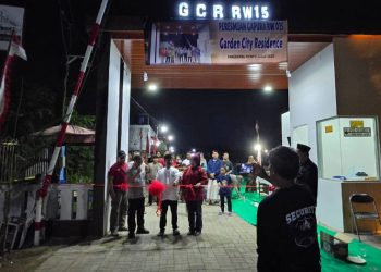 Ketua Dewan Komisi III Kota Tangerang Sumarti Resmikan Pembangunan Gapura Pintu Masuk Garden City Residence Periuk