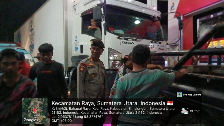 Samapta Polres Simalungun Gerak Cepat Redam Antrean BBM Mengular di SPBU Raya, Bukti Nyata Polisi Hadir untuk Masyarakat!