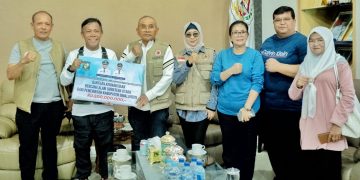 *Bupati Simalungun, Dr H Anton Achmad Saragih Serahkan Bantuan Kemanusiaan Kepada Korban Bencana di Tapteng*