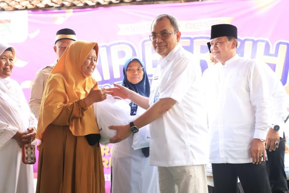 Perumdam TKR Salurkan Bantuan Pemasangan Air PDAM Gratis bagi 250 Warga Desa Tanjakan Mekar
