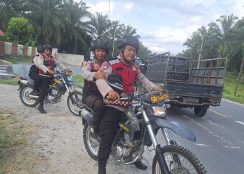 “Tetap di Jalur, Jangan Nyalip Sembarangan!” Himbauan Samapta Polres Simalungun Bikin Arus Balik Lancar