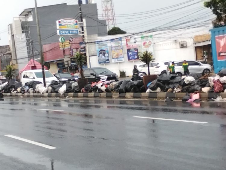 Sampah Jadi Persoalan, Di Duga DLH Kota Tangsel Tutup Mata