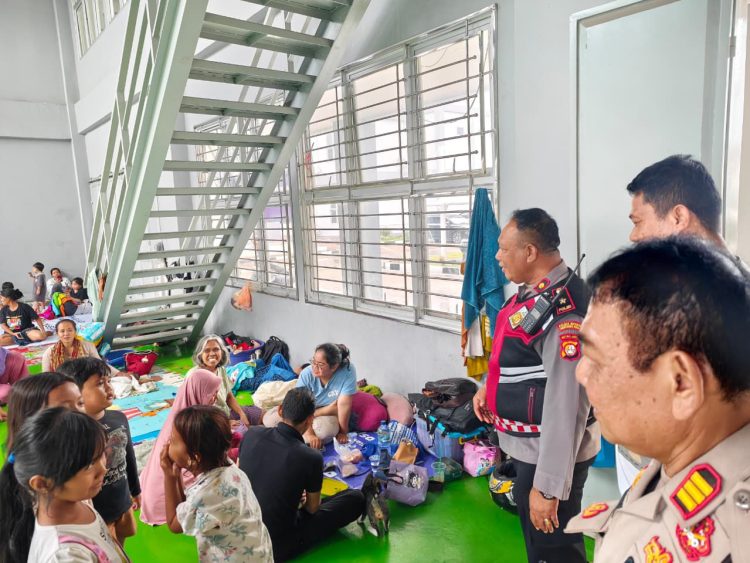 Banjir Rendam Perumahan Duta Bandara Permai, Polres Metro Tangerang Kota Dirikan Posko Pengungsian