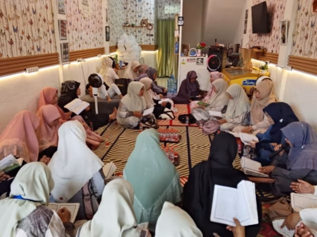 Dari Kedai Menuju Tanah Suci: Doa Bersama Mengiringi Langkah Umrah Alia Dindawati