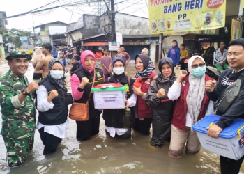 Tinjau Daerah Terdampak Banjir, Wali Kota Tangerang Perintahkan OPD Gerak Cepat Pastikan Bantuan untuk Warga
