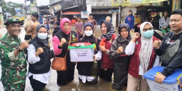 Tinjau Daerah Terdampak Banjir, Wali Kota Tangerang Perintahkan OPD Gerak Cepat Pastikan Bantuan untuk Warga