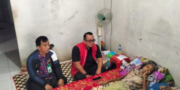 Anggota DPRD Tangerang Jenguk Warga Binong Penderita Kanker Rahim, Fasilitasi Rujukan ke RS Jakarta