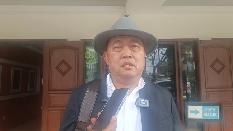 Sengkarut Sampah Tangsel: Boyamin Saiman Ungkap Dugaan Pungli Armada Pelat Merah dan Korupsi Berjemaah