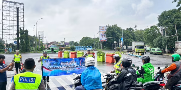 Ops Keselamatan Jaya 2026, Polisi Turun ke Lampu Merah Edukasi Pengendara di Kota Tangerang