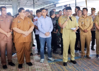 Dukung Gerakan Indonesia ASRI, Bupati Simalungun Ajak ASN Lakukan Kegiatan Bersih-bersih Lingkungan Kerja Usai Apel Pagi