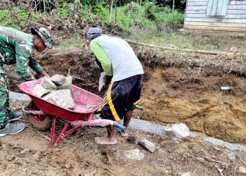 Satgas TMMD ke-127 Kodim 0207/Simalungun dan Warga Kompak Bangun Drainase di Nagori Bahapal