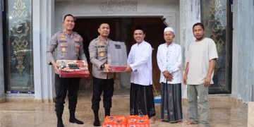 Kapolres Metro Tangerang Kota Pimpin Kegiatan Bhayangkara Jakarta ASRI di Masjid Nurul Haq
