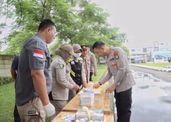 Kapolres Metro Tangerang Kota Pimpin Langsung Tes Urine Seluruh Personel