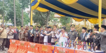 Dalam Rangka HUT Kota Tangerang Yang Ke 33 Tahun, 1128 Botol Miras Dimusnahkan
