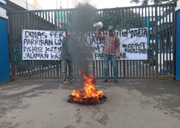 Parkir Liar di Jalan Burok Diduga Akibat Lemahnya Pengawasan, Pemuda Neglasari Soroti Kinerja Dishub Kota Tangerang