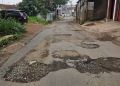 Menjelang Lebaran Akses Jalan Villa Bandung Rusak Parah Warga Kecewa, Pemkab Bandung tidak ada perhatian