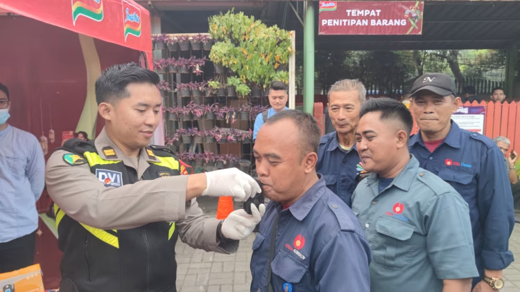 Polisi Periksa Kesehatan Driver dan Pemudik, Hasilnya Layak Jalan