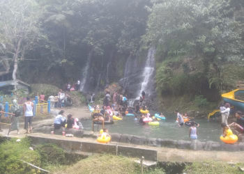 Air Terjun Bah Biak di Sidamanik Diserbu Pengunjung, Destinasi Wisata dan Pengobatan Alami Saraf Kejepit