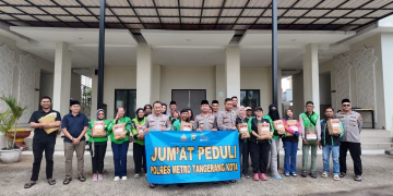 Polrestro Tangerang Kota Rangkul Ojol Lewat Jumat Curhat, 50 Paket Sembako Dibagikan