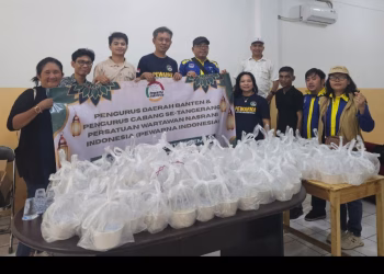 PEWARNA Banten Berbagi Takjil, Wujud Kepedulian dan Toleransi di Bulan Ramadan
