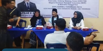 Zulfikar Hamonangan, SH Bersama Empat Pilar MPR RI Mensosialisasi Warga Kutabaru Pasarkemis Untuk Berbagi Sembako dan Siapkan Bak Sampah