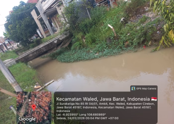 Tanggul Sungai Irigasi Aliran Bendungan Ambit Waled Kabupaten Cirebon Longsor Membahayakan Warga Sekitar Dan Anak-Anak