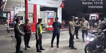 Isu Kenaikan BBM Memanas, Polres Metro Tangerang Kota Turun Jaga SPBU