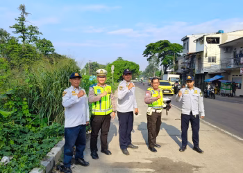 Polsek Neglasari Tertibkan Parkir Liar dan Atur Lalu Lintas di Jalan Buroq