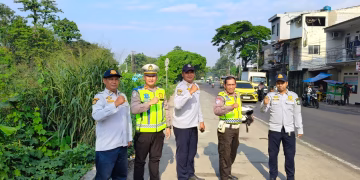 Polsek Neglasari Tertibkan Parkir Liar dan Atur Lalu Lintas di Jalan Buroq