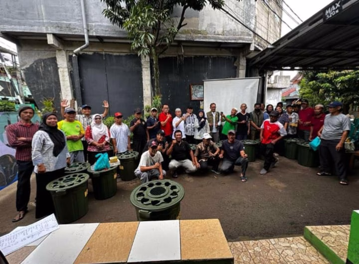 Dari Ember Jadi Ketahanan Pangan, UPER Ajak Warga Depok Lawan Ancaman Krisis Ekonomi