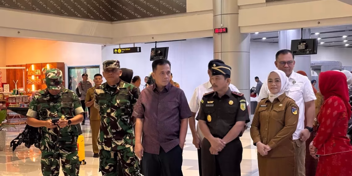 Kajati Sulteng Hadiri Penjemputan Kapolda Baru di Bandara Mutiara SIS Al-Jufri Palu