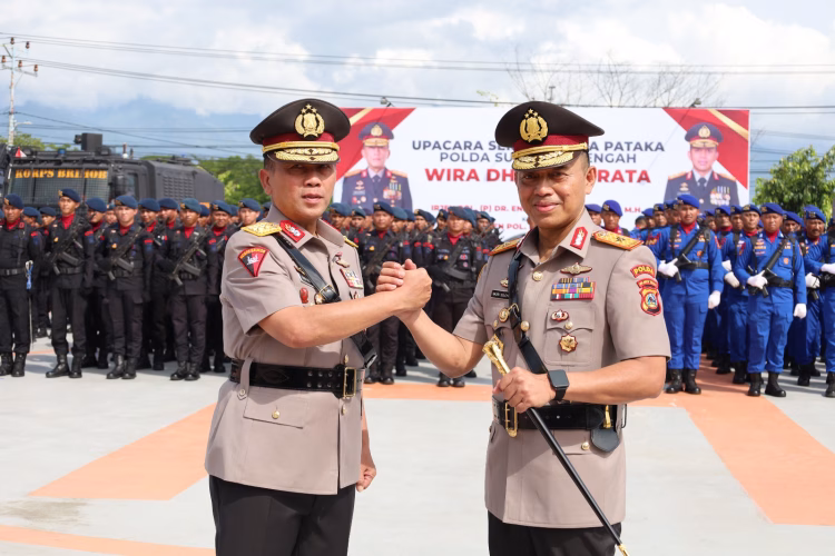 Polda Sulteng Gelar Serah Terima Pataka “Wira Dharma Brata”, Tonggak Kepemimpinan Baru Brigjen Pol Nasri