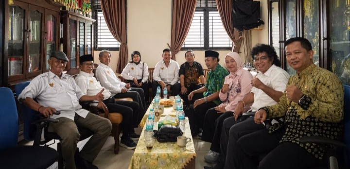 Kunjungi SDN 1 Kalibaru, Aliansi Pendidikan Depok Diskusi Soal Monopoli Buku dan Transparansi Dana BOS