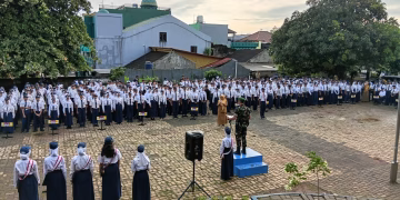 Dandim 0508/Depok Bertindak Selaku Inspektur Upacara di SMPN 22.