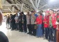 Di Tengah Guyuran Hujan, Kapolsek Silou Kahean Ikut Tor-Tor Adat di Pesta Pernikahan Tokoh Masyarakat, Ini Pesannya