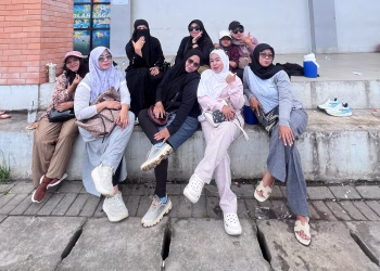 Dukungan Ibu Ibu ARK Pompa Semangat Arka Cs di Lapangan