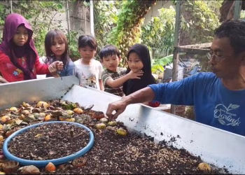 Tanamkan Kepedulian Lingkungan Generasi Muda Pilah Sampah dan Budi Daya Maggot BSF