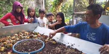 Tanamkan Kepedulian Lingkungan Generasi Muda Pilah Sampah dan Budi Daya Maggot BSF